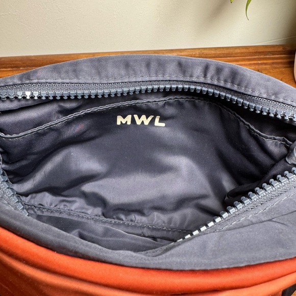 EUC Madewell - The Sport Fanny/Crossbody Bag in Colorblock in Dark Baltic Multi - Picture 4 of 10